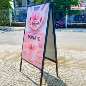 Thiết kế và làm standee theo yêu cầu