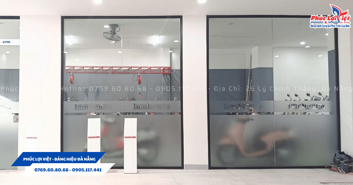 thi-cong-decal-dan-kinh-van-phong